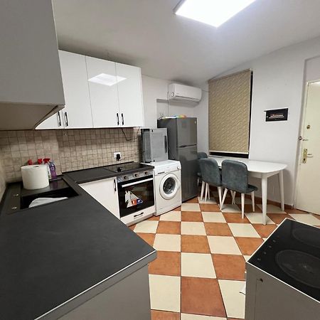 Sisterhood Hostel-Female Only Тирана Екстериор снимка
