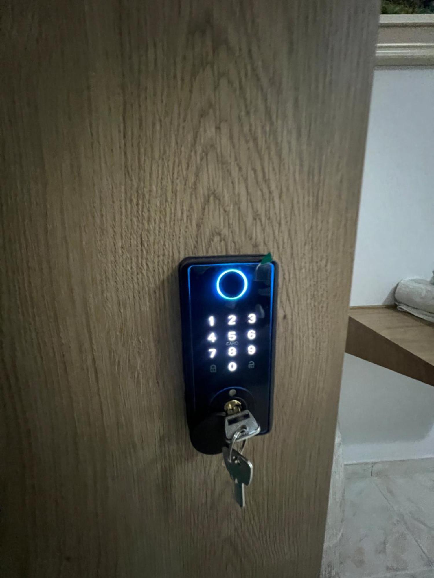 Sisterhood Hostel-Female Only Тирана Екстериор снимка