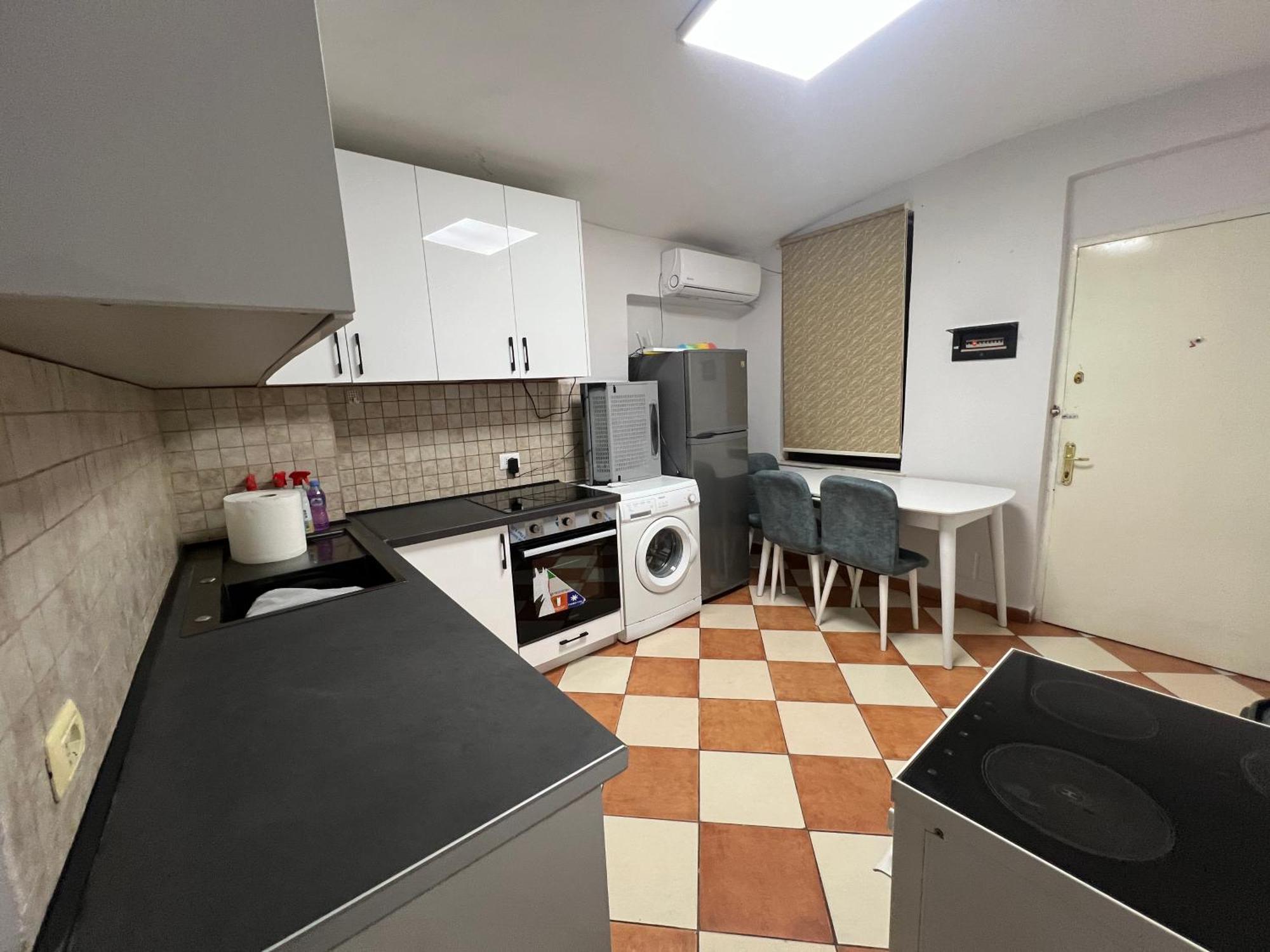 Sisterhood Hostel-Female Only Тирана Екстериор снимка