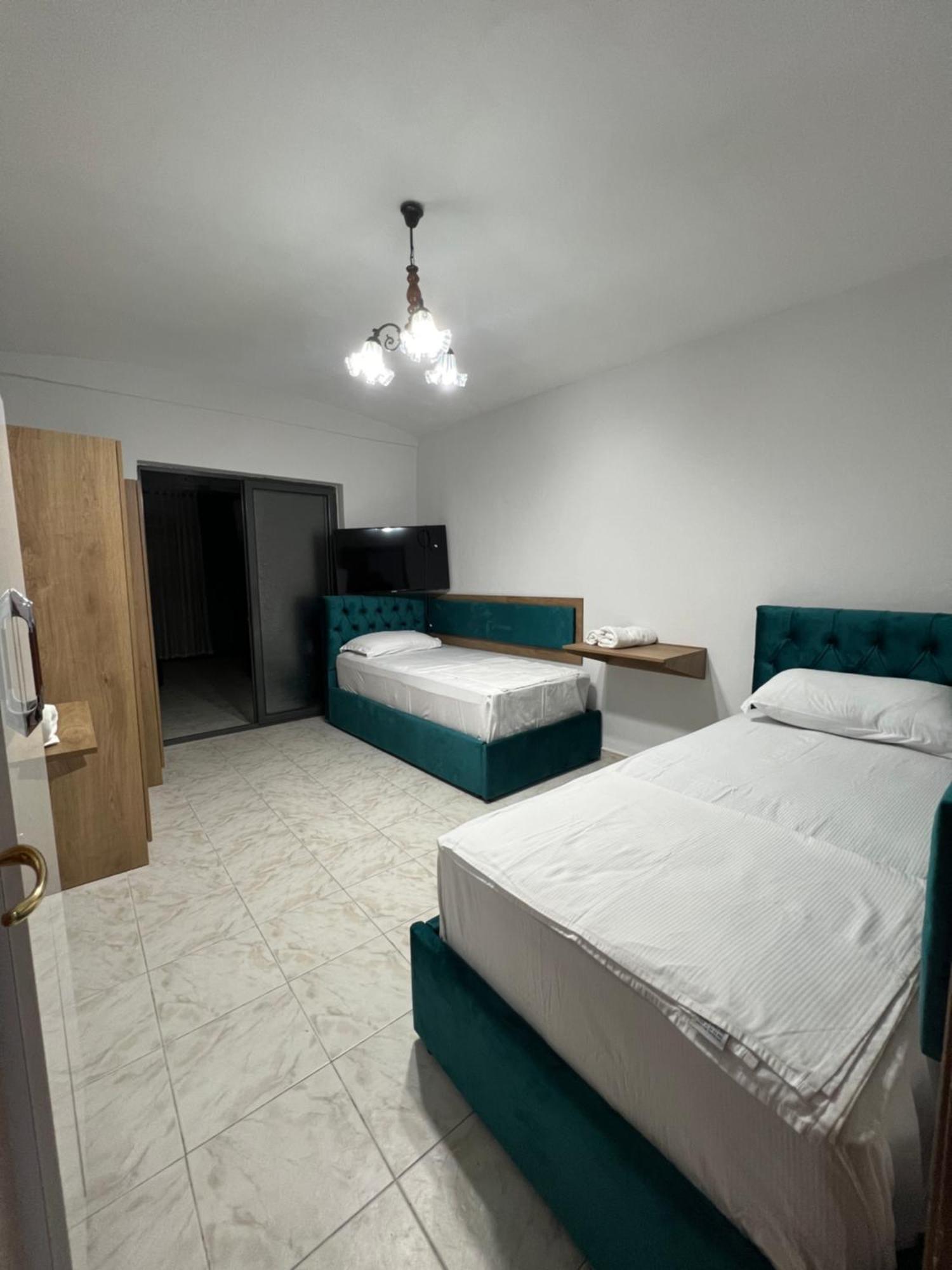 Sisterhood Hostel-Female Only Тирана Екстериор снимка