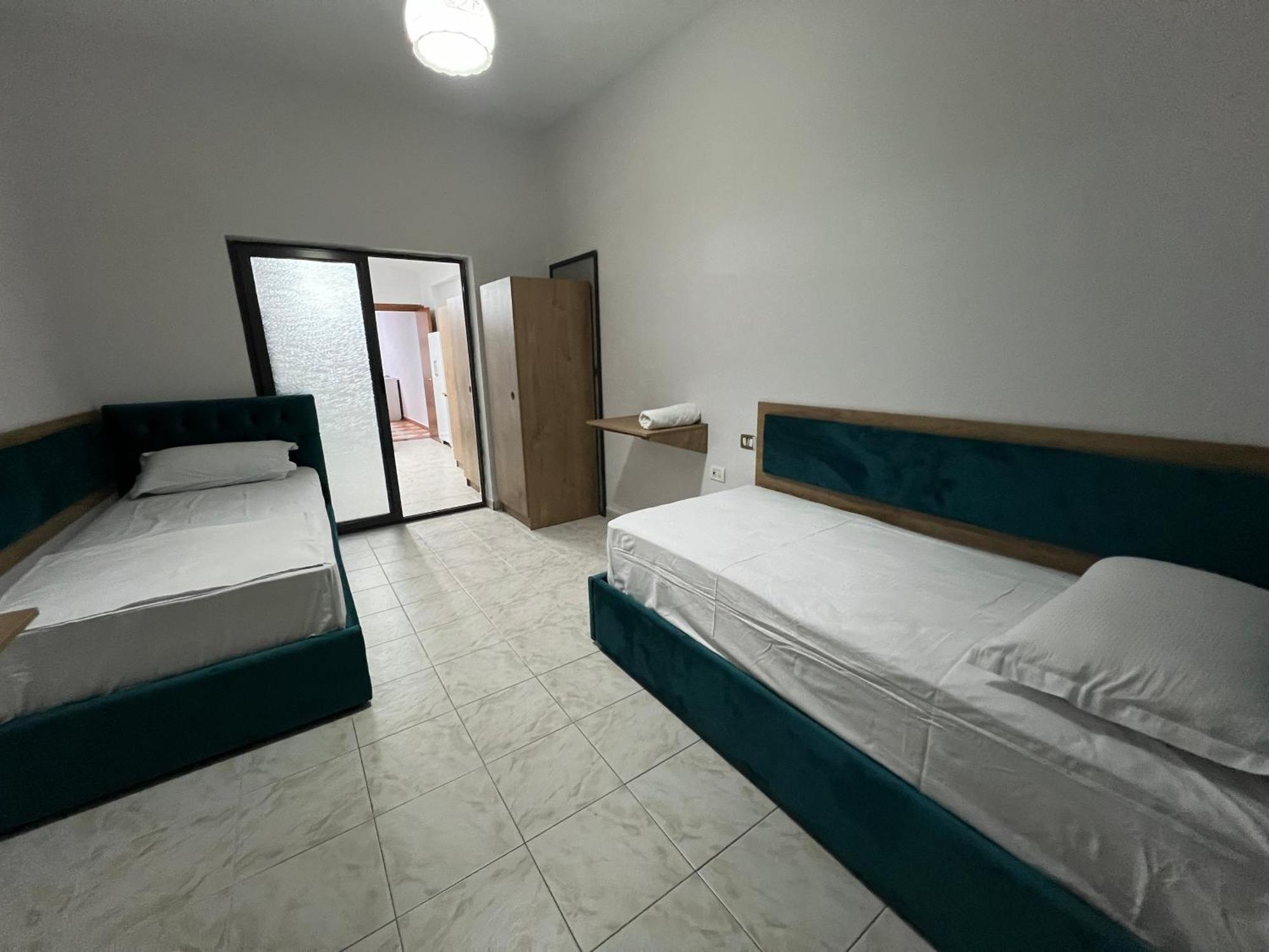 Sisterhood Hostel-Female Only Тирана Екстериор снимка