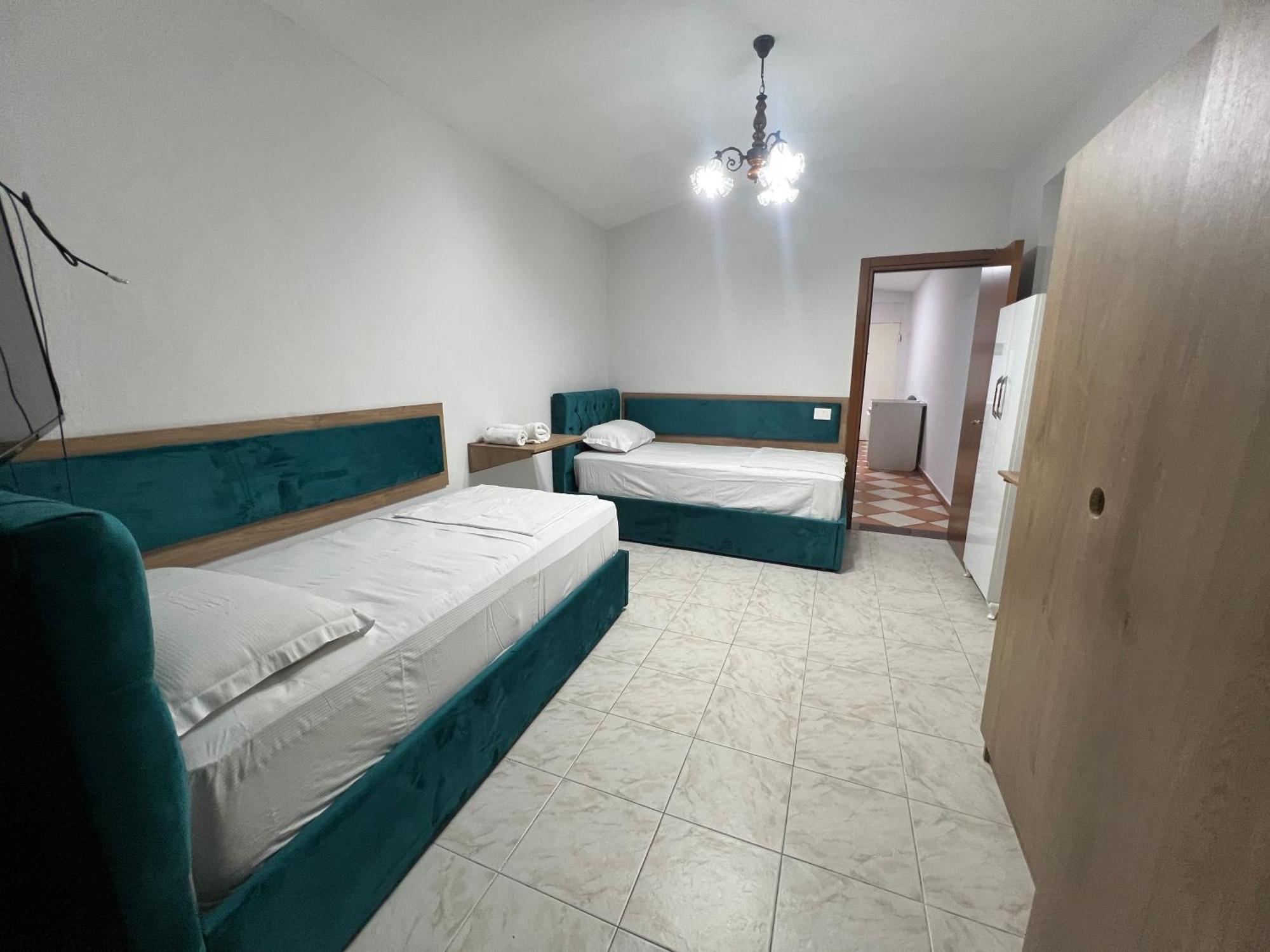 Sisterhood Hostel-Female Only Тирана Екстериор снимка